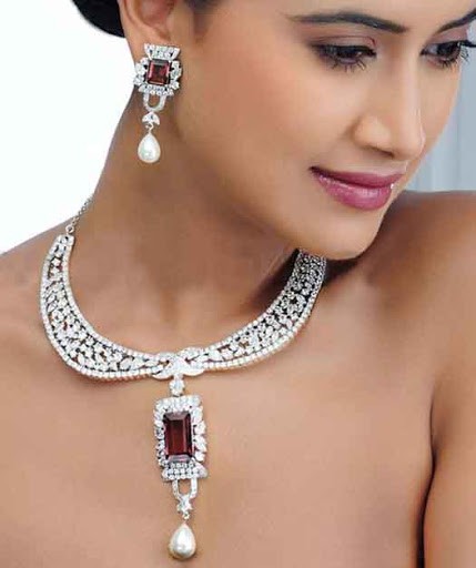 meroon stone diamond necklace