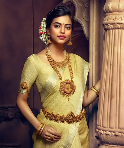 peacock-with-white-stoned-tail-bangles